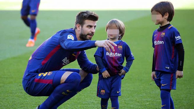 Gerard Piqué junto a sus hijos en una imagen de archivo / GTRES