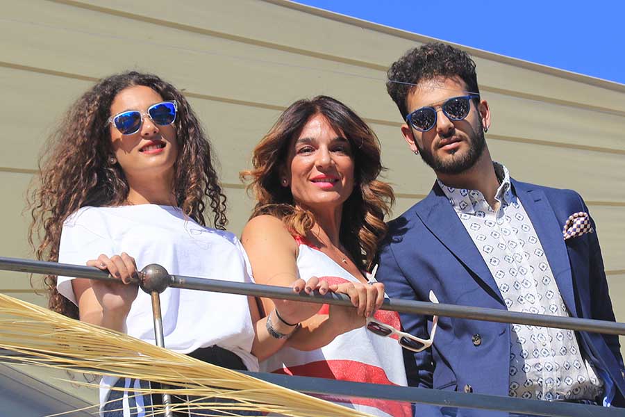 Raquel Bollo junto a sus hijos Alma y Manuel / GTRES