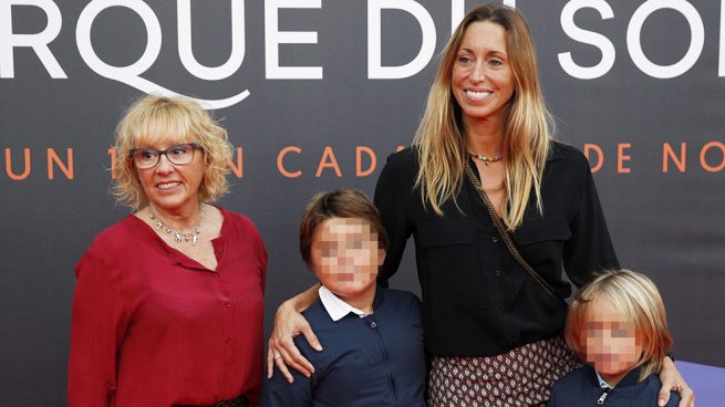 Gemma Mengual con sus hijos y su madre / Gtres