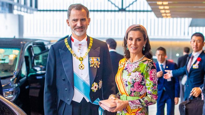 Las esmeraldas de doña Sofía, los chatones de Victoria Eugenia y su anillo fetiche: Letizia, más reina que nunca en Tokio