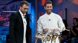 Pablo Motos y Sergio Ramos durante la última visita del futbolista a ‘El Hormiguero’ / GTRES