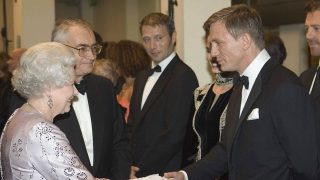 La reina Isabel y Daniel Craig / Gtres