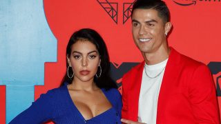 Georgina Rodriguez junto a Cristiano Ronaldo en el photocall de los premios MTV Ema en Sevilla/Gtres