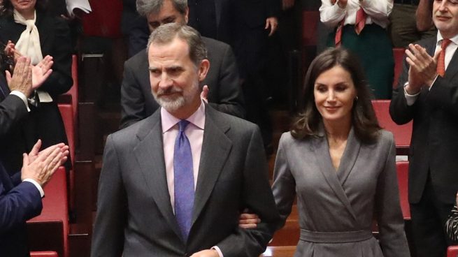 Letizia ‘se apaga’ en pro de su lucha en contra de la violencia de género