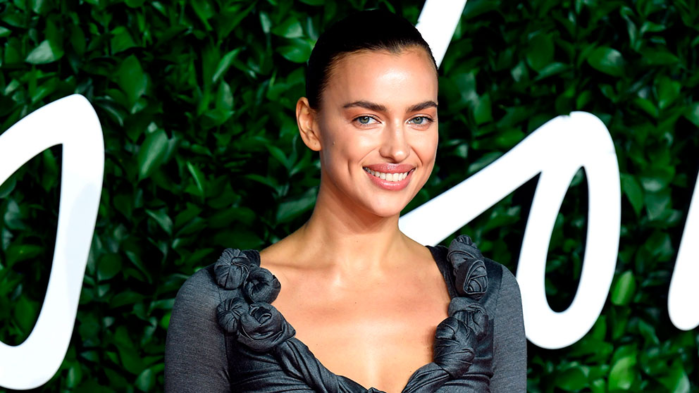 Irina Shayk raises the temperature with her hottest Christmas pose ...