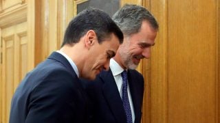 Felipe VI y Pedro Sánchez durante la investidura de este miércoles / Gtres