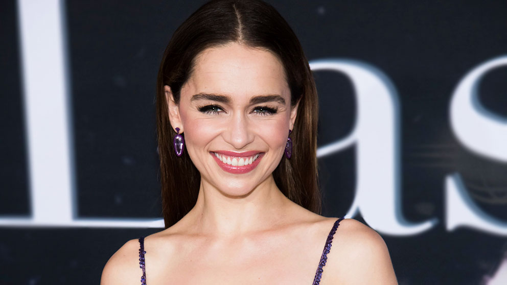 Emilia Clarke rompe la norma de Clinique y se convierte en la auténtica