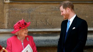 La Reina Isabel y el príncipe Harry durante la boda de Lady Gabriella Windsor / Gtres