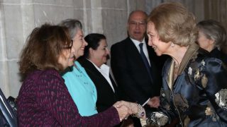 La Reina Sofía saluda a las víctimas del Holocausto (Foto: Gtres)