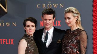 Los actores Claire Foy, Matt Smith y Vanessa Kirby en la premiere de la segunda temporada de ‘The Crown’, la serie de Netflix (Foto: Gtres)