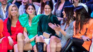 Un grupo de influencers en el desfile de Cristo Báñez / Gtres