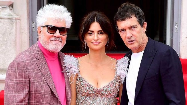 Penélope Cruz, Pedro Almodóvar y Antonio Banderas podrían ganar un Oscar el próximo domingo / GTRES