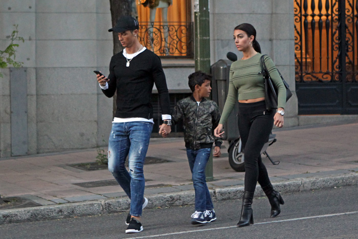 Cristiano Ronaldo junto a Georgina y el pequeño Cristiano en una imagen de archivo / GTRES