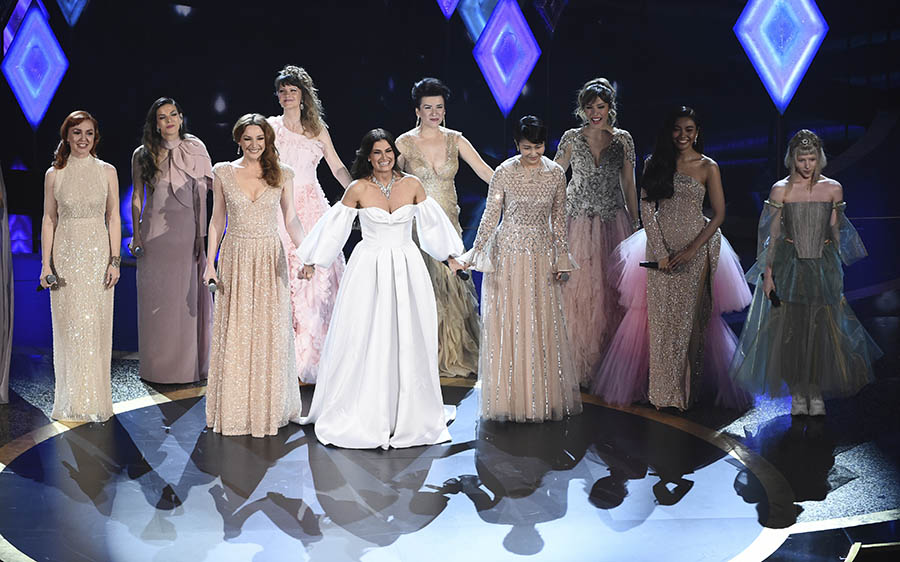 Gisela junto a sus compañeras cantando en la gala de los Oscar 2020/ GTRES