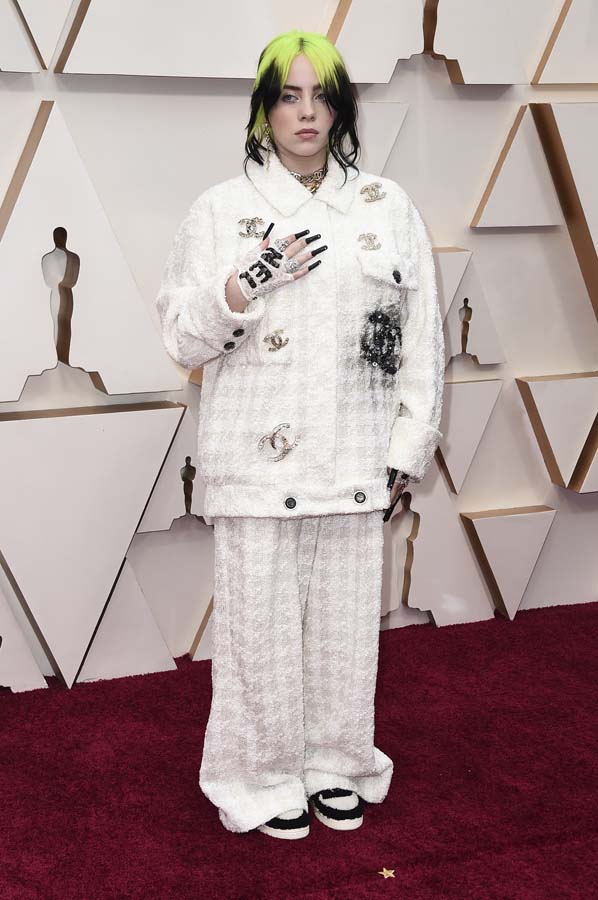 Billie Eilish y su indescriptible look en la alfombra roja de los Oscar / GTRES