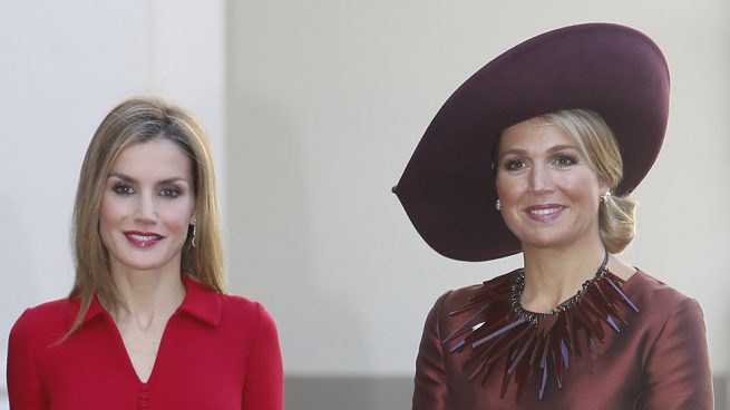 Letizia y Máxima de Holanda, ¿unidas por la rafia?