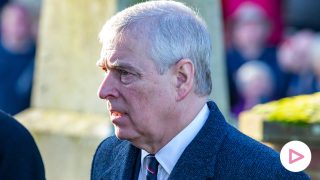 Príncipe Andrés en una misa en Sandringham / Gtres