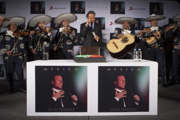 Julio Iglesias promocionando su álbum en México en 2015/Gtres