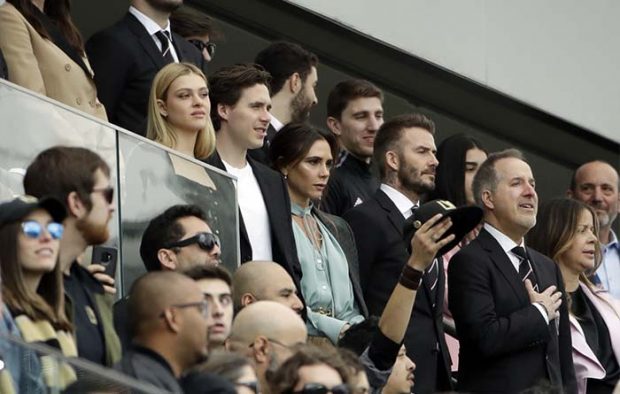 La familia Beckham, con la nueva novia de Brooklyn, en el debut del equipo del exfutbolista inglés / GTres