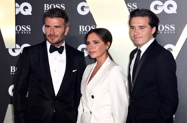Victoria Beckham, David Beckham y Brooklyn Beckham en los premios 'GQ Men', 2019/ GTRES