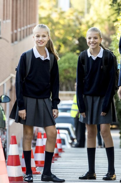 Hace unos días se confirmó un caso de coronavirus en el centro educativo al que asisten la princesa Leonor y la infanta Sofía, pero las hijas de los Reyes no faltaron a clase hasta que se ordenó el cierre de los colegios / Gtres