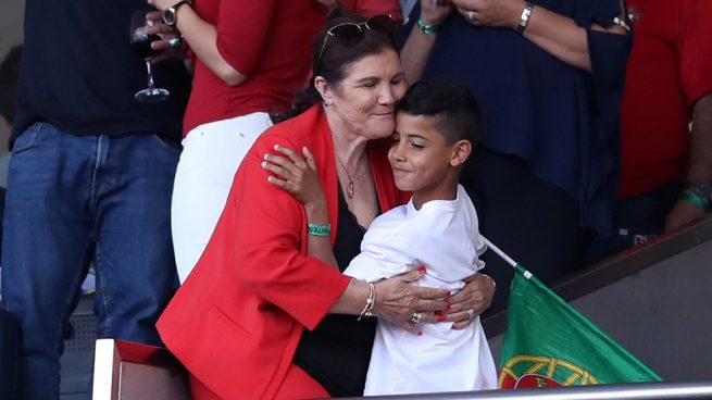 Los hijos de Cristiano y Georgina disfrutan de sus primos mientras su abuela se recupera