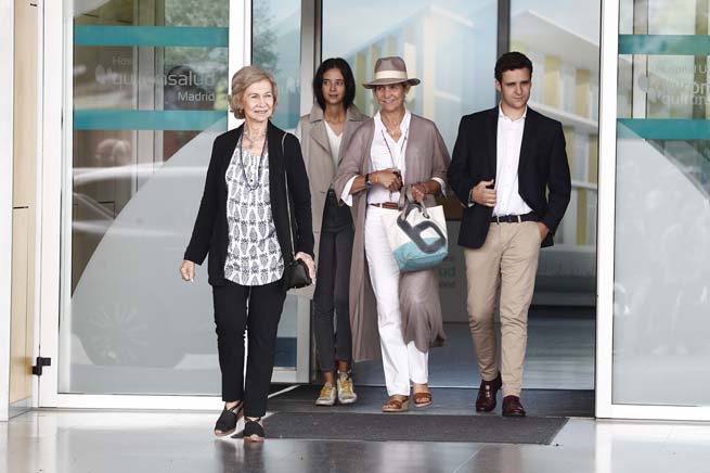 Infanta Elena de Borbon , Victoria Federica and Felipe Juan Froilan y la reina Sofia