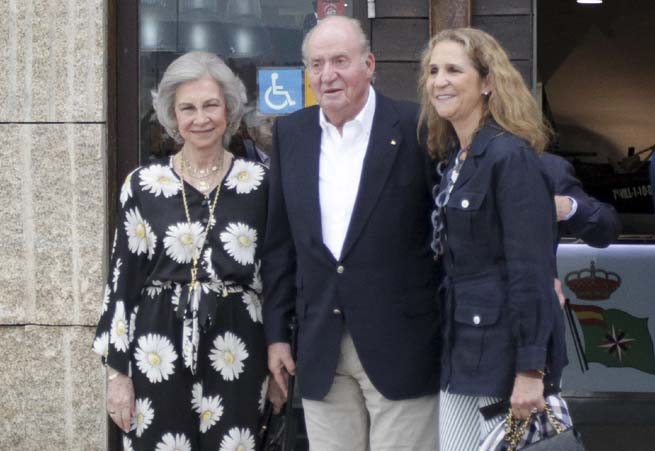 Infanta Elena, Rey Juan Carlos y Reina Sofía 