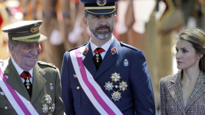 Los Reyes, Felipe VI y doña Letizia con Juan Carlos de Borbón / GTRES