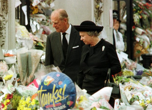 La reina Isabel II y su marido el duque de Edimburgo en una imagen de archivo/Gtres