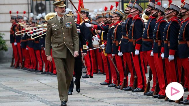 Conciso Violar formato El rey Felipe y otros 'royals' que lucen con orgullo el uniforme militar