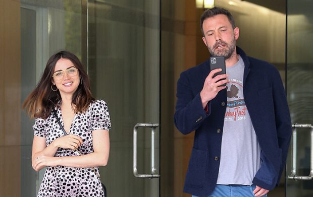 Ana de Armas y Ben Affleck pasean su amor sin ningún tipo de reparo, a pesar de que todas las miradas están puestas en ellos / GTRES