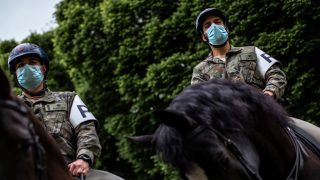 Algunos miembros de la Guardia Real durante una de sus patrullas / Gtres