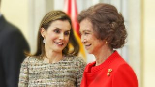 Doña Letizia y doña Sofía en un fotomontaje de Look / Gtres