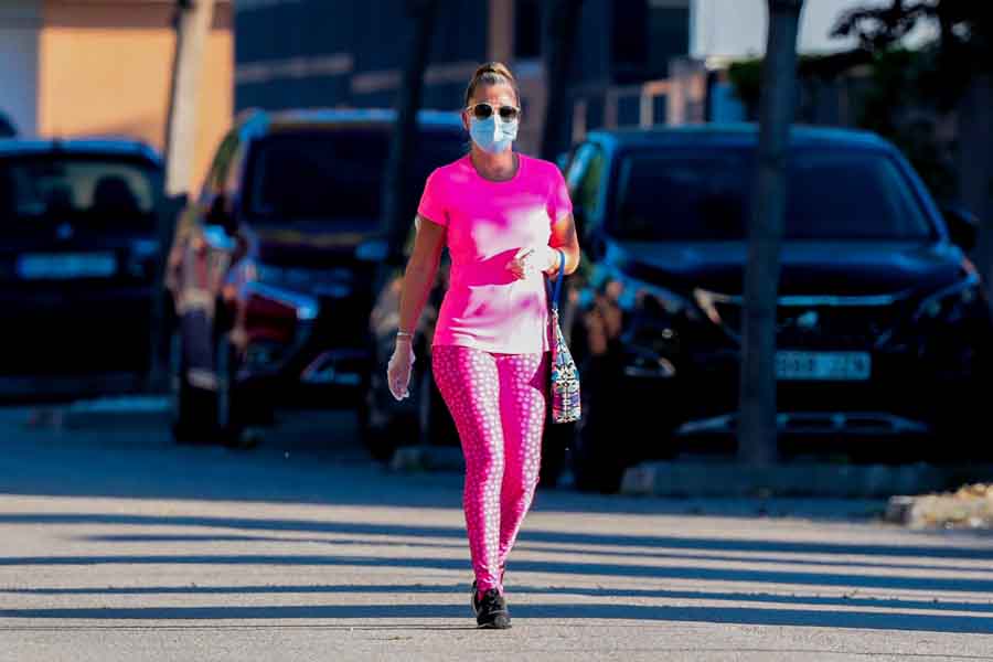 Belén Esteban durante su primer paseo en la crisis del coronavirus / GTRES