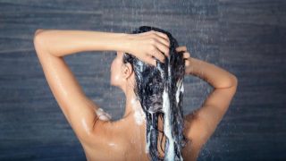 Los champús sin sulfatos tienen muchos beneficios para el cabello