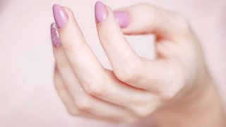Aplicarse aceite en las uñas puede ser muy beneficioso para su aspecto