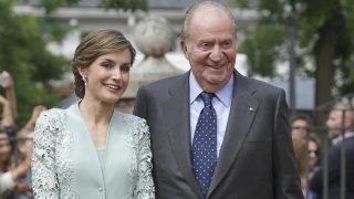 La reina Letizia y el rey Juan carlos en una imagen de archivo / Gtres