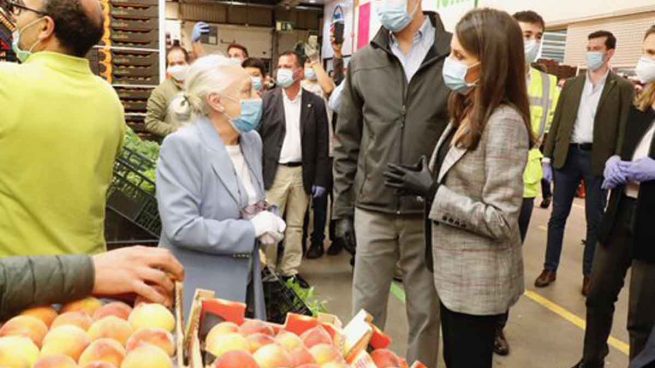 Los reyes Felipe y Letizia durante su visita a Mercamadrid / Casa Real