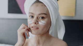Las manchas en la cara se pueden tratar con diferentes productos