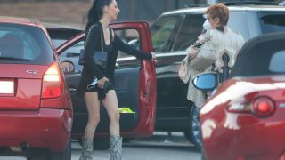 El otro plan de ocio tuvo lugar hace unos días, Alejandra Rubio y Terelu Campos en otra terraza con amigas de la joven / Gtres