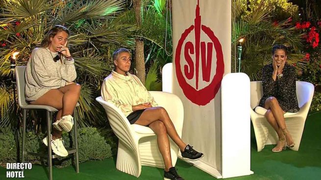 Ana María Aldón, Rocío Flores y Gloria Camila durante la penúltima gala de 'Supervivientes' / Mediaset