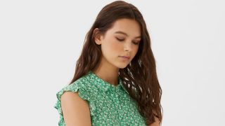 El vestido babydoll camisero con el que compiten Zara Kids y Stradivarius