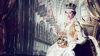Isabel II fue coronada hace 67 años pisando fuerte con unos zapatos que pueden ser tuyos