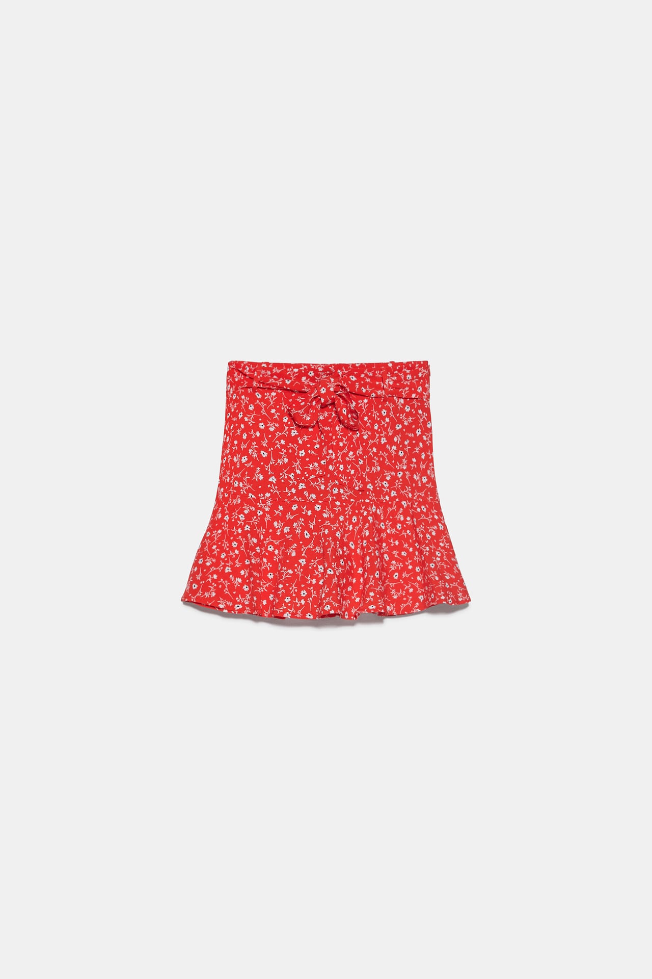 Esta es la falda pantalón de flores de Zara más cómoda y favorecedora de la temporada