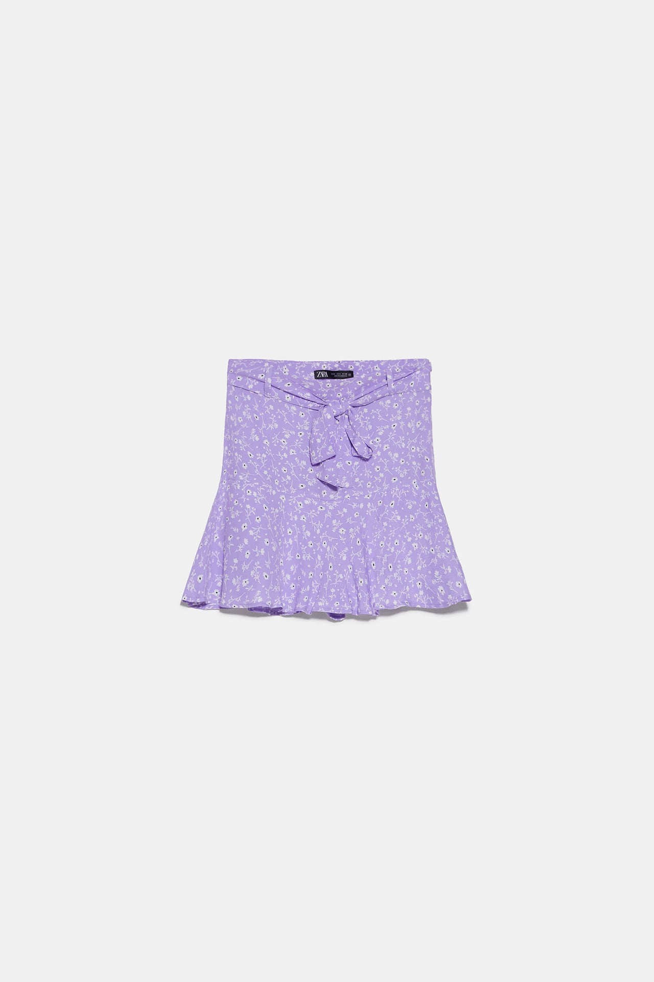 Esta es la falda pantalón de flores de Zara más cómoda y favorecedora de la temporada