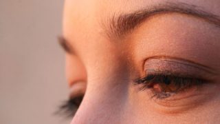 Tips para cuidar el contorno de ojos