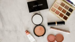 ¿Cómo arreglar los productos de maquillaje que se han roto?