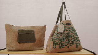 Descubre estos bolsos españoles hechos con sacos de café ideales para el verano