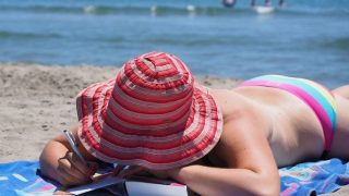 Consejos para ir a la playa y a la piscina (por el coronavirus)